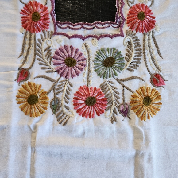 Handmade Embroidered Floral White Top - Picture 3 of 7